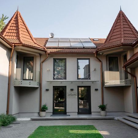 Hotel Laudon Uzhhorod Bagian luar foto