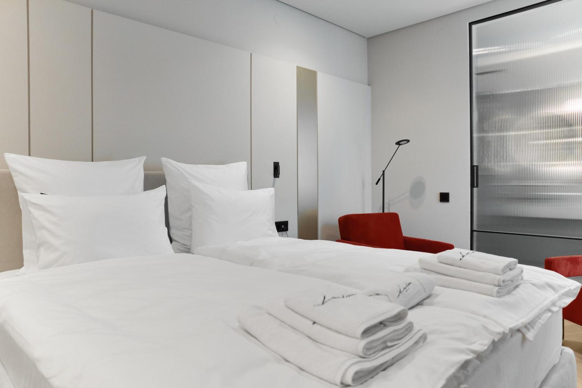 Hotel Laudon Uzhhorod Bagian luar foto