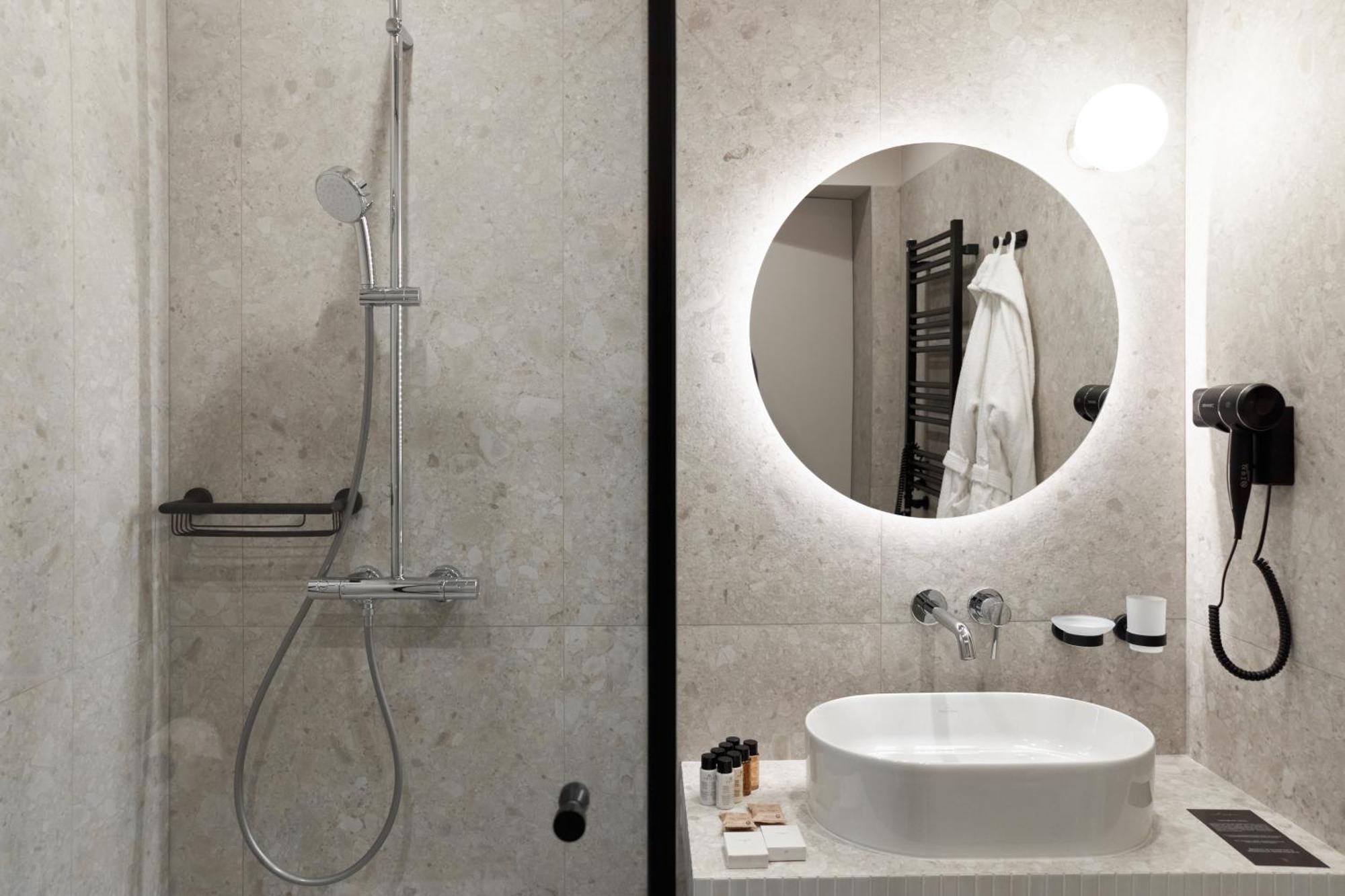 Hotel Laudon Uzhhorod Bagian luar foto