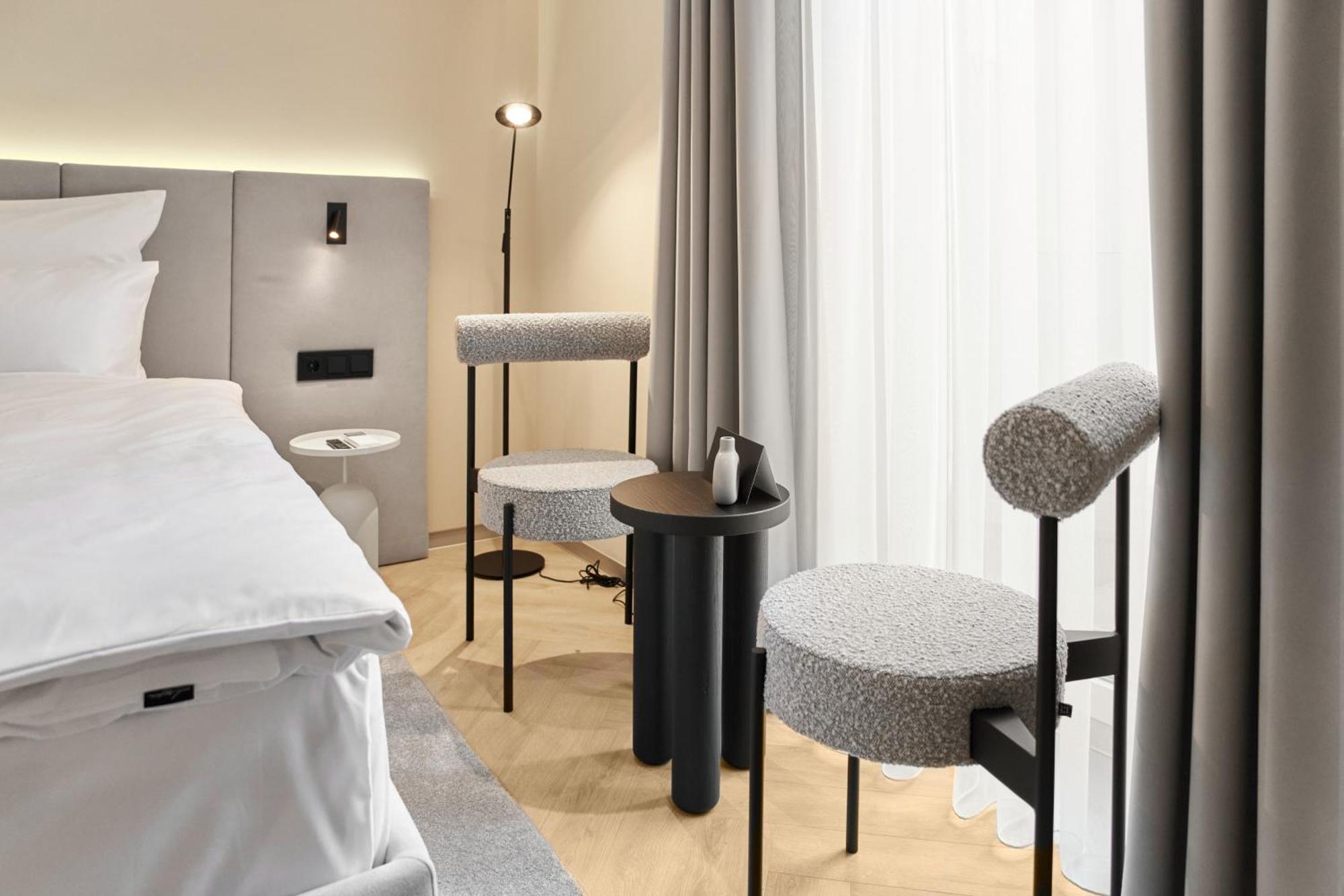 Hotel Laudon Uzhhorod Bagian luar foto