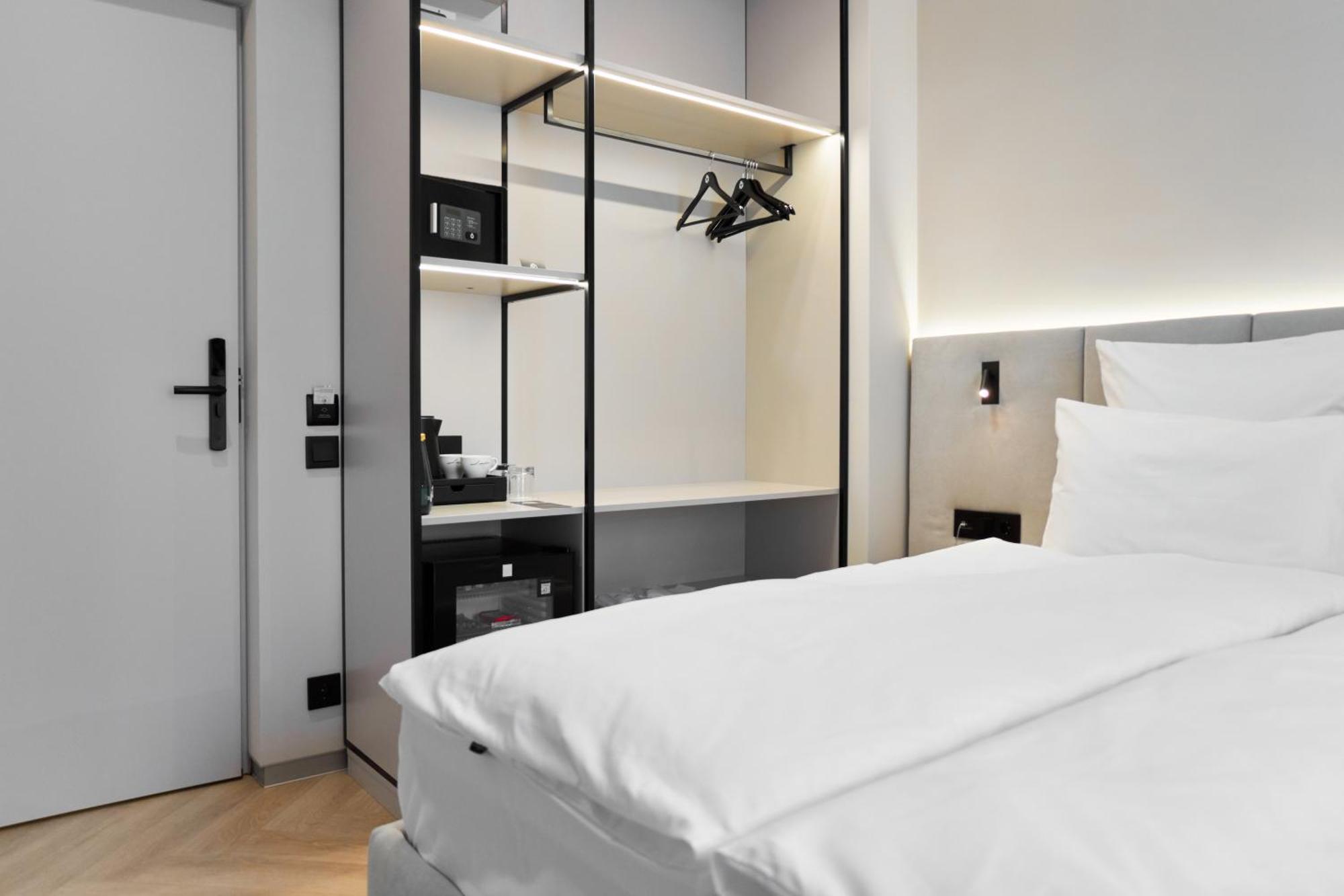 Hotel Laudon Uzhhorod Bagian luar foto