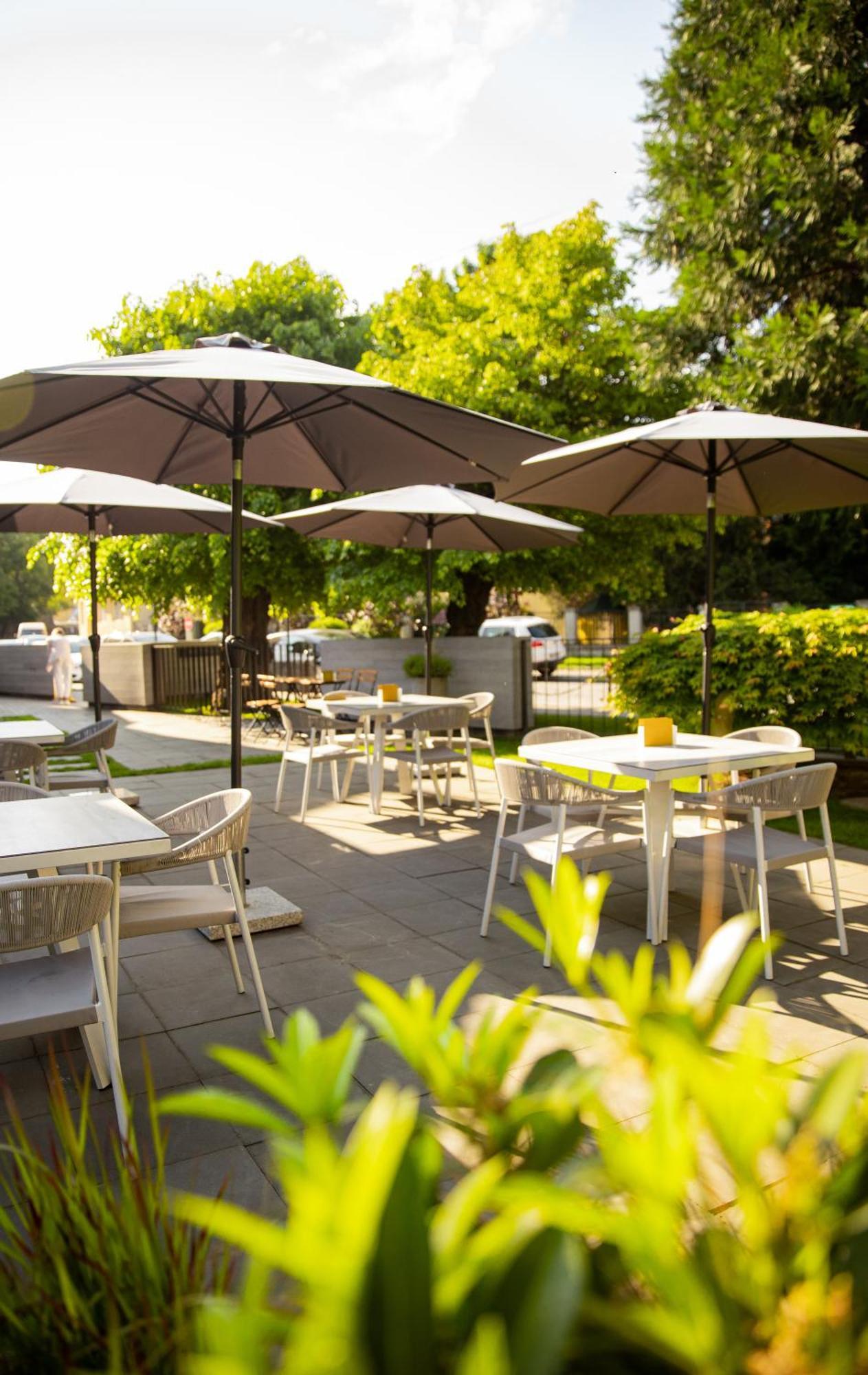 Hotel Laudon Uzhhorod Bagian luar foto